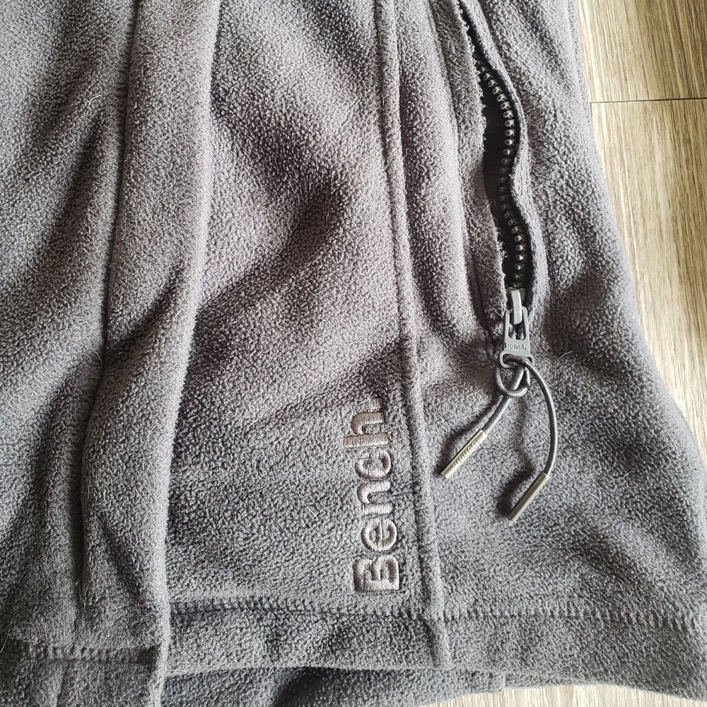 Bench asymmetrical zip up - Picture 2 of 6